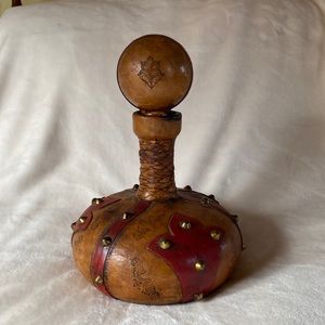🍷Vintage Italian Leather/Glass Wine Dacanter🍷
